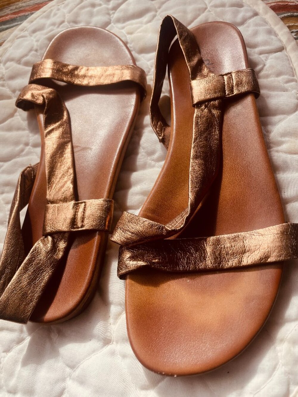 Flat sandals with non-slip sole